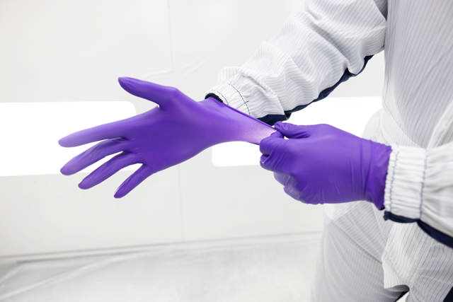 GLA 08 - Nitril Einweghandschuhe Violett - M 100st.