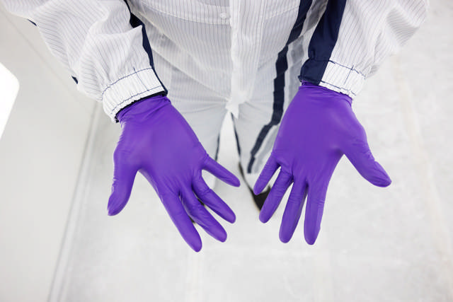 GLA 08 - Nitril Einweghandschuhe Violett - M 100st.