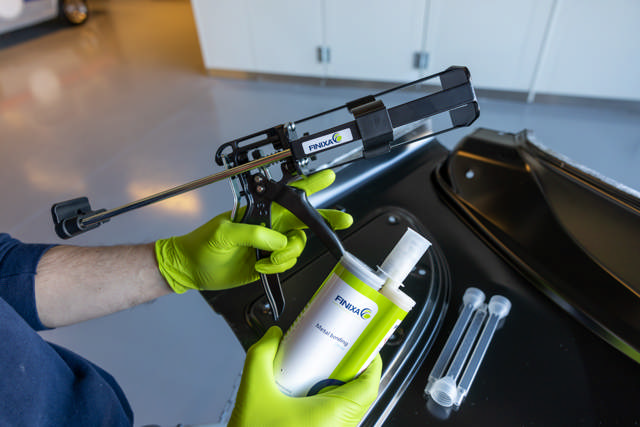 PLI 60 - Pistool voor metaalverlijming