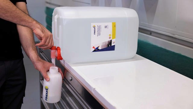 Nuevo: Finixa lanza un eliminador de silicona y desengrasante de superficies altamente concentrado para una limpieza previa al pintado excepcional.